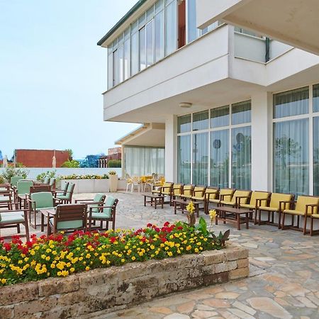 Hotel Caesar Bed And Breakfast Milano Marittima Buitenkant foto