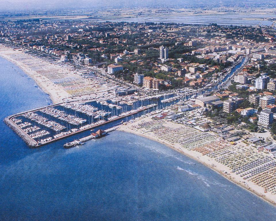 Hotel Caesar Bed And Breakfast Milano Marittima Buitenkant foto
