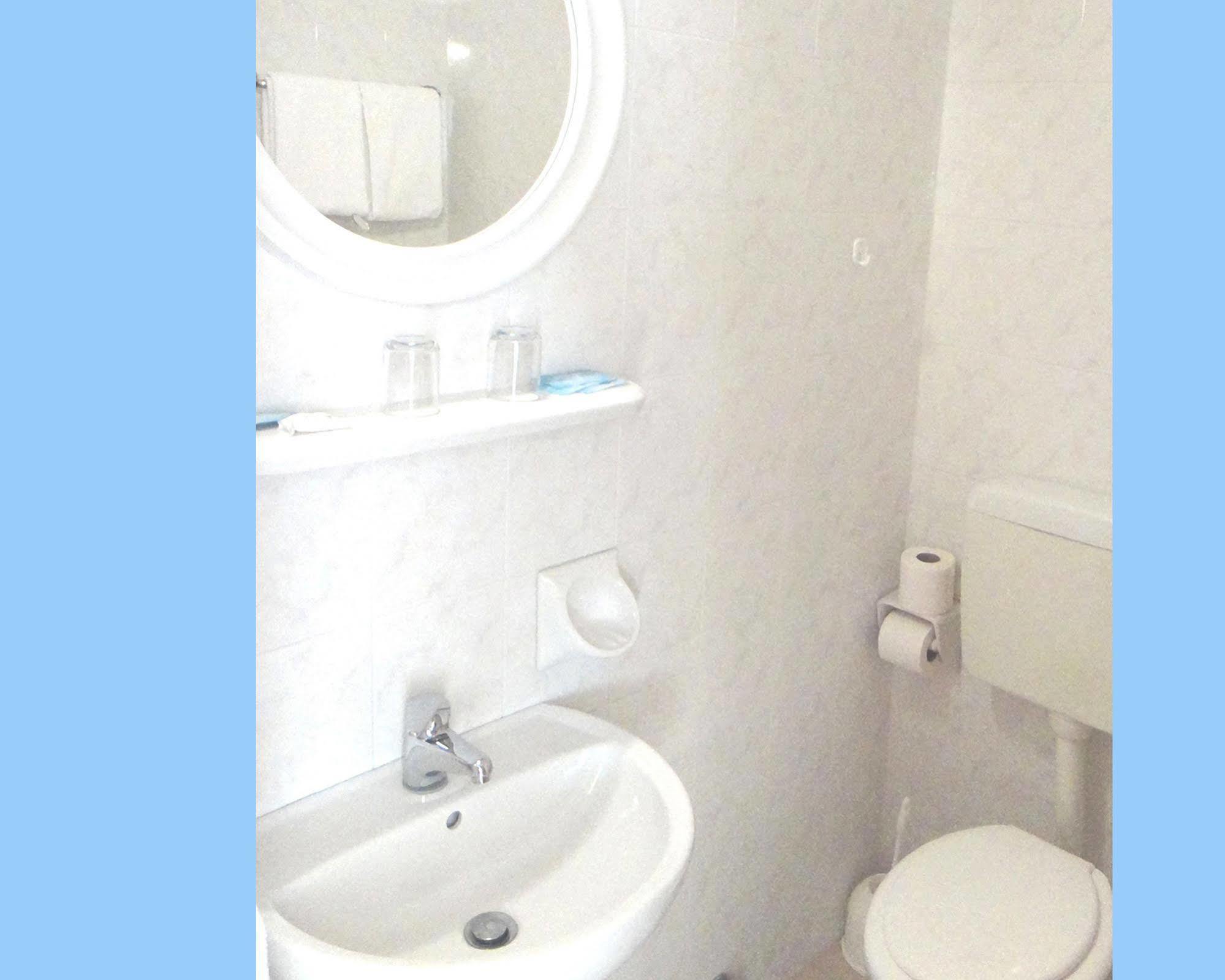 Hotel Caesar Bed And Breakfast Milano Marittima Buitenkant foto