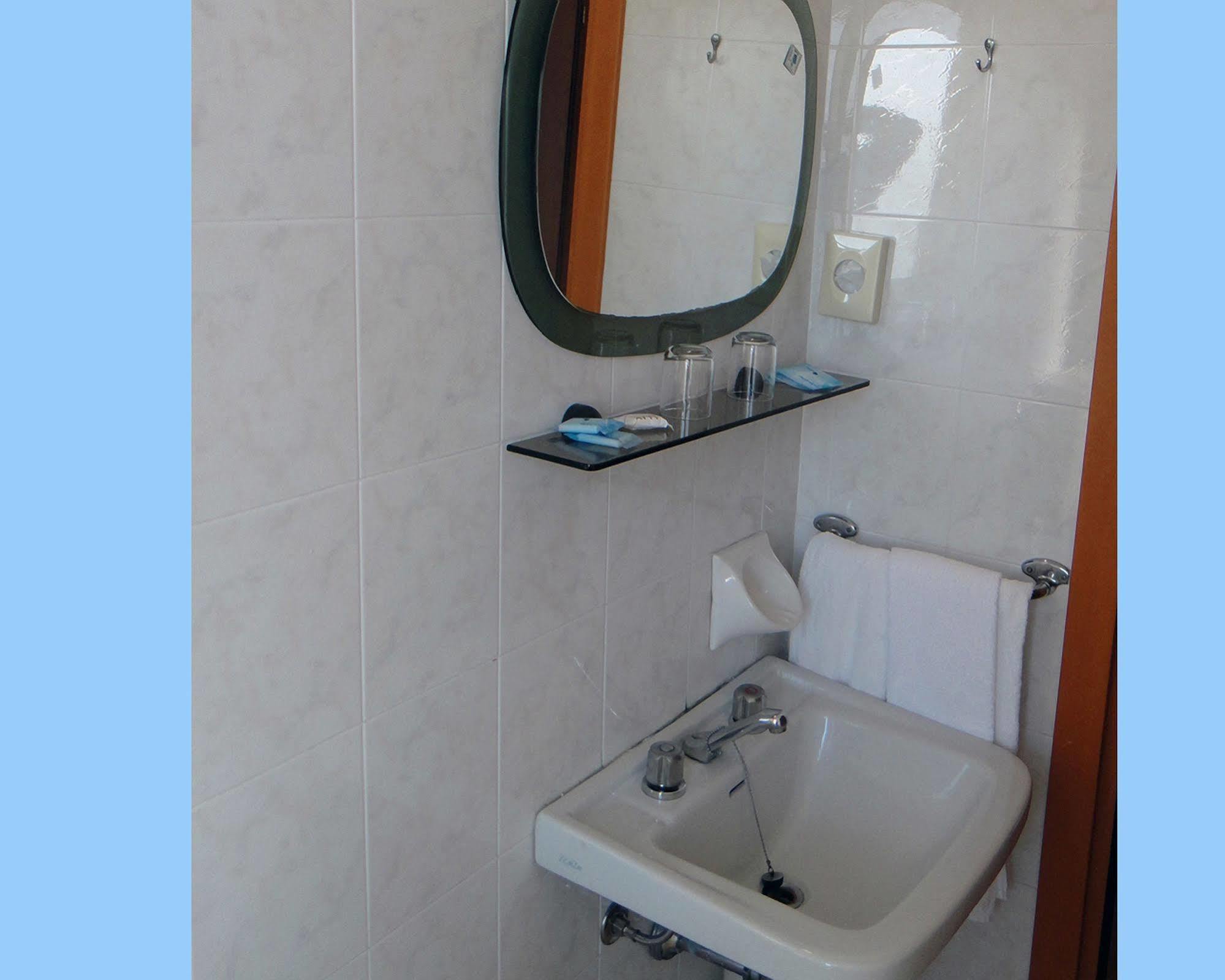 Hotel Caesar Bed And Breakfast Milano Marittima Buitenkant foto