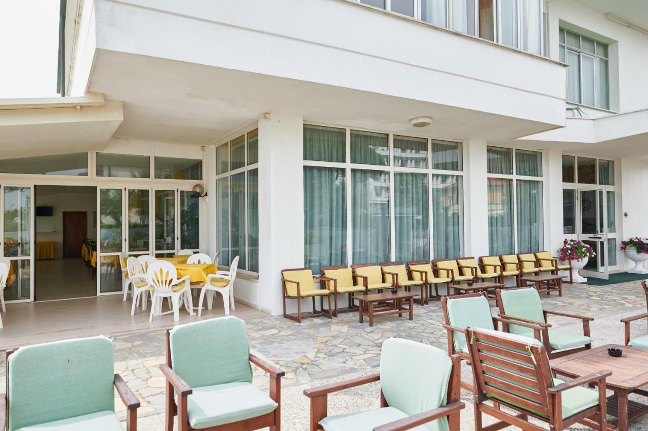 Hotel Caesar Bed And Breakfast Milano Marittima Buitenkant foto
