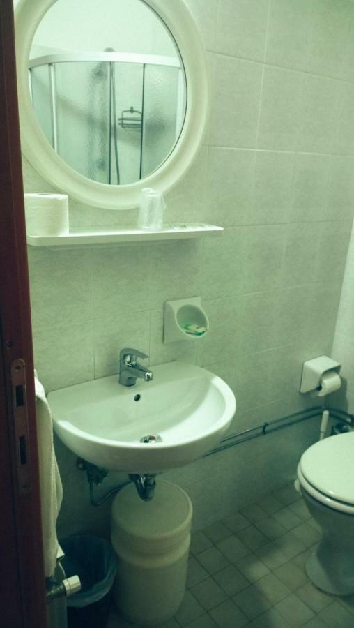 Hotel Caesar Bed And Breakfast Milano Marittima Buitenkant foto